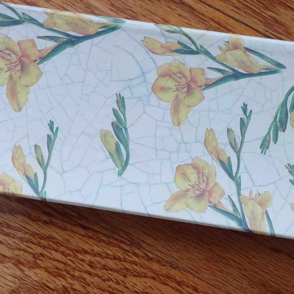 Asquith & Somerset drawer liner. freesia pattern